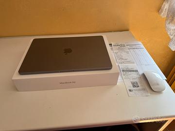 MacBook Air 15” Apple M3 512GB pari al nuovo!