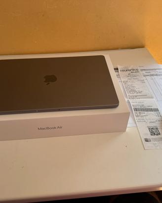 MacBook Air 15” Apple M3 512GB pari al nuovo!