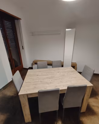 Tavolo + Sedie + Soggiorno 