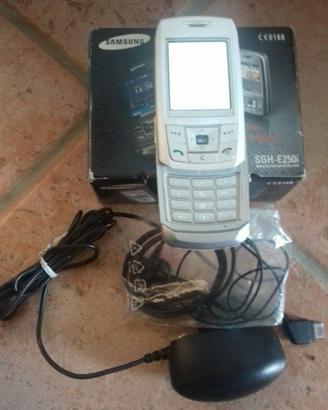 Telefono cellulare SAMSUNG SGH-E250i BIANCO guasto