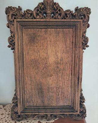 Cornice decorativa in legno