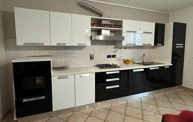 Cucina moderna bianco e nero