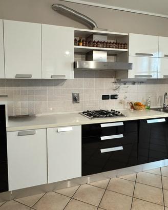 Cucina moderna bianco e nero