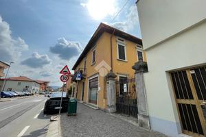 5 LOCALI A ALMÈ