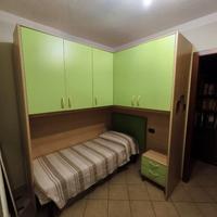 Cameretta completa con letto e libreria