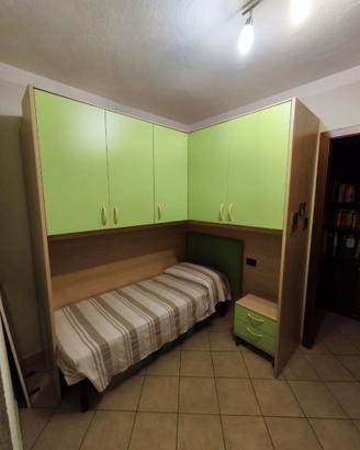 Cameretta completa con letto e libreria