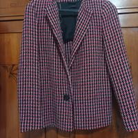 giacca rossa  a quadretti neri e chiari