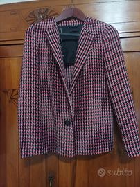 giacca rossa  a quadretti neri e chiari