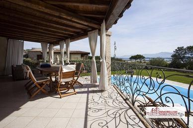 Villa di 280 m² con più di 5 locali a San Teodoro
