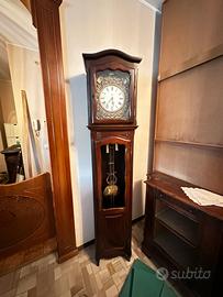 Orologio a pendolo antico