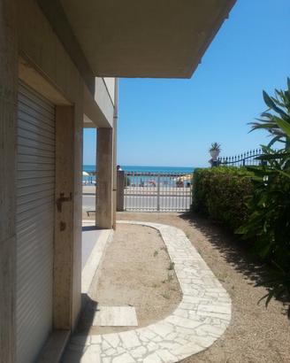 CUPRA MARITTIMA  A 10 METRI DALLA SPIAGGIA