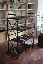 Carrello industriale su ruote con ripiani regolabi