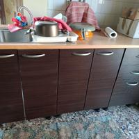 Mobile cucina compreso di rubinetto e lavabo