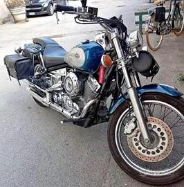 Motocicletta Yamaha XVS 650A Drag Star