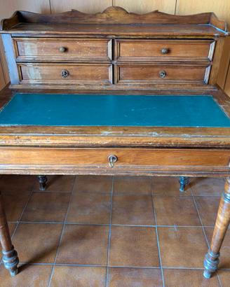 Scrittoio Vintage con Alzatina e Sedia - 100x68 cm