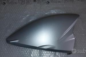 carena plastica posteriore destra rivale 800