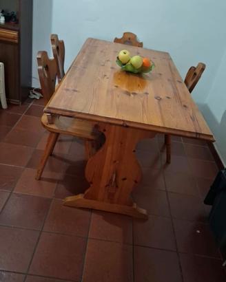 tavolo e 4 sedie stile tirolese in pino massello 
