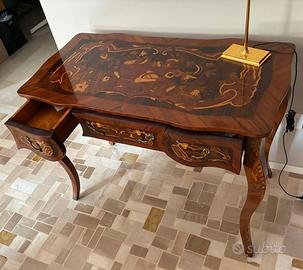 Scrittoio intarsiato