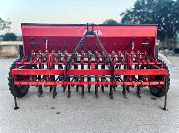 Seminatrice agricola a righe anno 2000