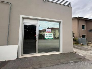 NEGOZIO A CESENATICO