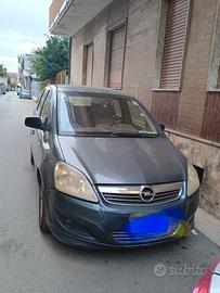 autovettura Opel zafira metano