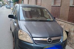 autovettura Opel zafira metano