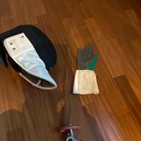 Maschera, guanto e fioretto di scherma