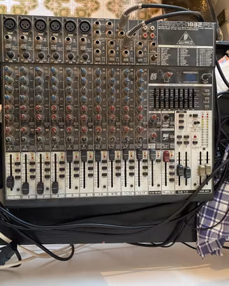Mixer behringer xenyx 1832 fx (con piedistallo)