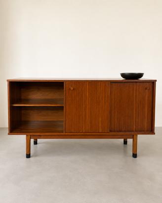 Sideboard teak scandinavo compatto anni ’60