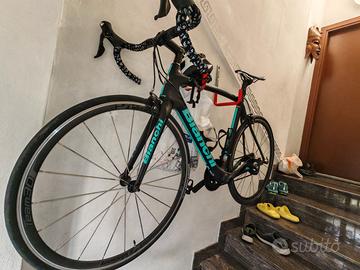 Bicicletta in carbonio con cerchi in carbonio