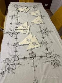 Tovaglia da corredo ricamata