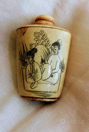 "Snuff bottle" vintage, utilizzata  in passato per