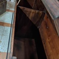 Vecchia cassa in legno massello