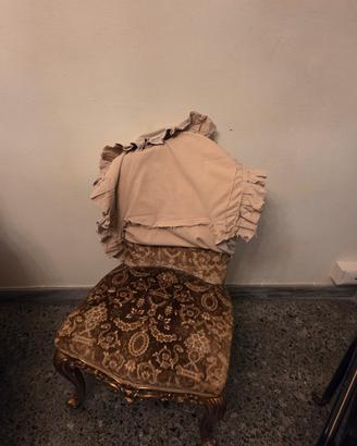 set sedie d'epoca in legno con lavorazione curata