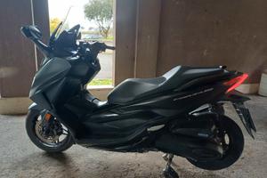 Honda Forza 350 del 2023