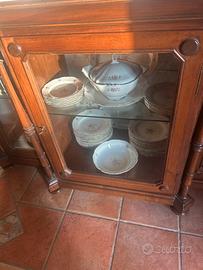 Servizio di piatti,servizio da tè,caraffa e piatto