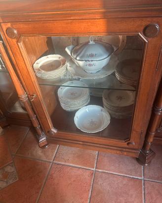 Servizio di piatti,servizio da tè,caraffa e piatto