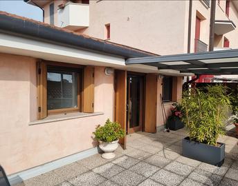 Appartamento aluminoso con ampio terrazzo
