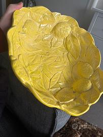 Centro tavola con limoni, foglie a rilievo