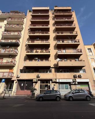 Immobile di 400 m² con più di 5 locali a Palermo