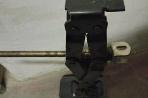 Cric per auto a forbice -