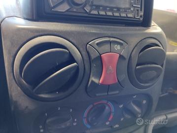 Bocchetta clima centrale FIAT DOBLO del 2008