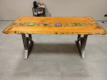 Tavolo in vetro resina