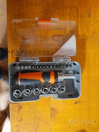 set giraviti e chiavi bussola