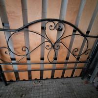 letto matrimoniale  in ferro  battuto con rete