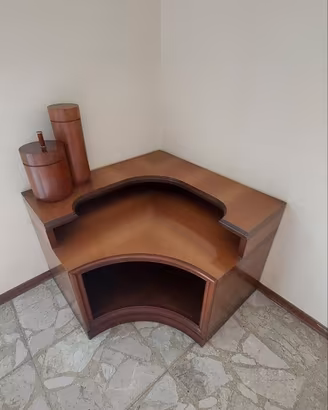 Mobile bar angolare in legno – stile classico