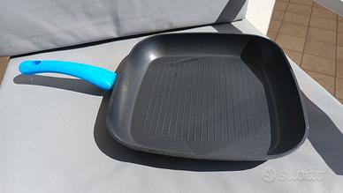 Bistecchiera antiaderente mai usta! 28x28 cm.