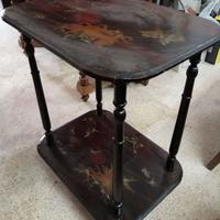 Tavolino con inserti in madre perla