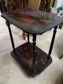 Tavolino con inserti in madre perla