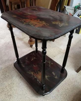 Tavolino con inserti in madre perla